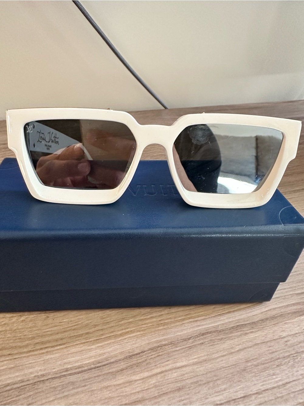 Louis Vuitton White Sunglasses with Gold Trim - Picture 6 of 8